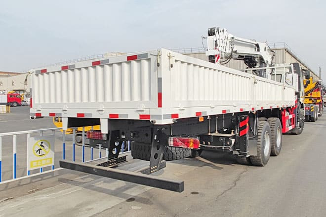 FAW FAW Truck Mounted Crane with Hydraulic Boom for Sale in Kuwait - Camion cu macara: Foto 3 FAW FAW Truck Mounted Crane with Hydraulic Boom for Sale in Kuwait - Camion cu macara: Foto 3