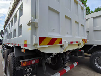 Camion basculantă pentru transport de deşeurilor SHACMAN Shacman F3000 6x4 Tractor Truck for Sale in Zambia: Foto 6