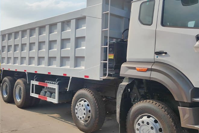 SINOTRUK Sinotruk Howo 8x4 Dump Truck for Sale in Guinea - Camion basculantă: Foto 2 SINOTRUK Sinotruk Howo 8x4 Dump Truck for Sale in Guinea - Camion basculantă: Foto 2