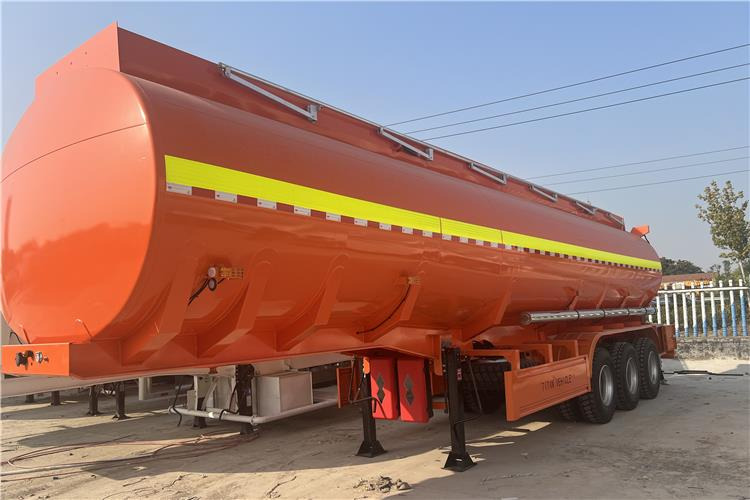TITAN 45000 Liters Fuel Oil Diesel Tanker Trailer for Sale In Saudi Arabia - Semiremorcă cisternă: Foto 3 TITAN 45000 Liters Fuel Oil Diesel Tanker Trailer for Sale In Saudi Arabia - Semiremorcă cisternă: Foto 3