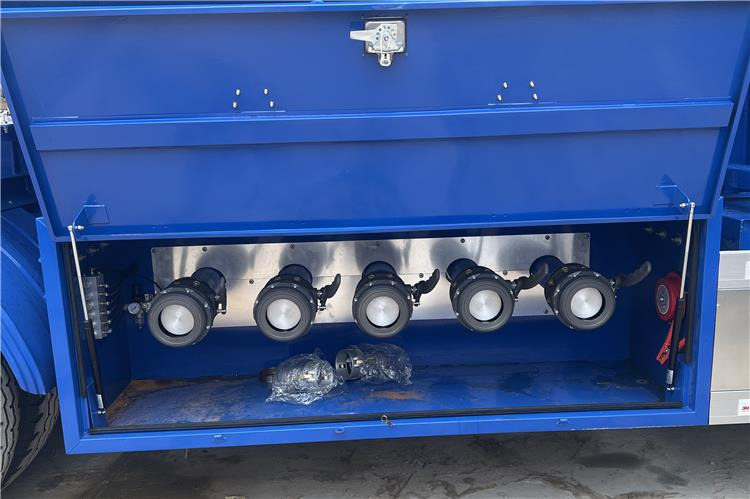 TITAN 45000 Liters Oil Tanker Trailer for Sale In Ghana - Semiremorcă cisternă: Foto 5 TITAN 45000 Liters Oil Tanker Trailer for Sale In Ghana - Semiremorcă cisternă: Foto 5