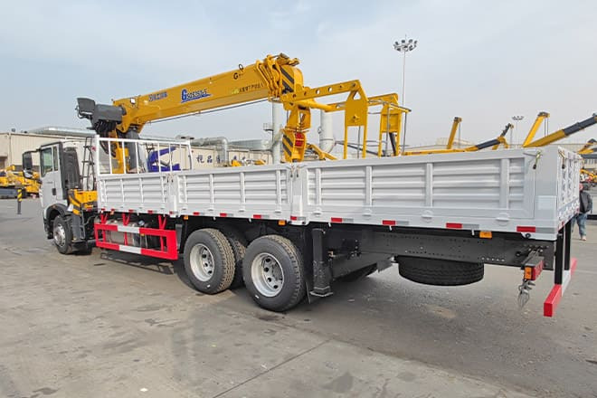 XCMG Truck Mounted Crane for Sale in Algeria - Camion cu macara: Foto 3 XCMG Truck Mounted Crane for Sale in Algeria - Camion cu macara: Foto 3