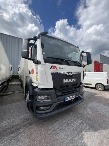 MAN TGS 18.360 - Camion furgon: Foto 1 MAN TGS 18.360 - Camion furgon: Foto 1