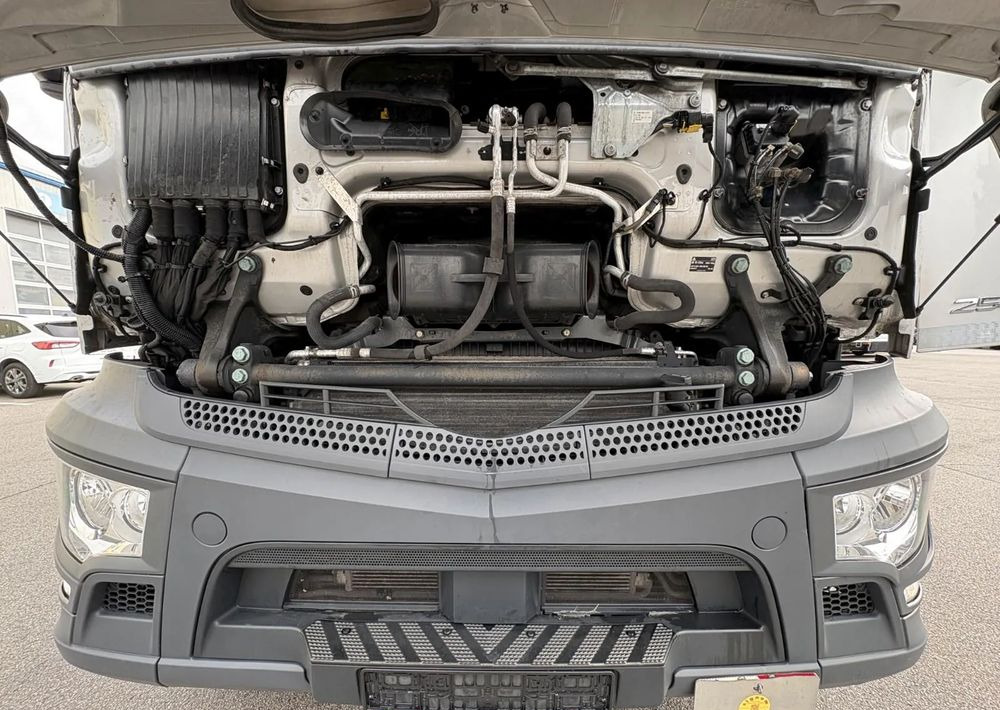 Leasing de  Mercedes-Benz Actros 2543 6x2 chłodnia izoterma 18 palet oś skrętna Mercedes-Benz Actros 2543 6x2 chłodnia izoterma 18 palet oś skrętna: Foto 19