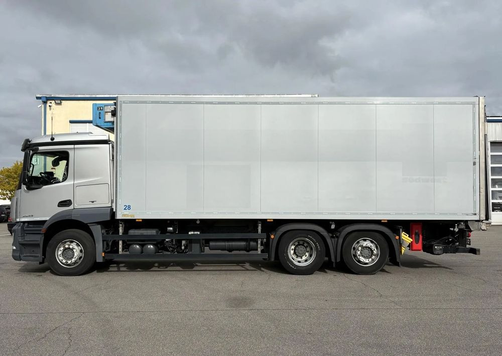 Leasing de  Mercedes-Benz Actros 2543 6x2 chłodnia izoterma 18 palet oś skrętna Mercedes-Benz Actros 2543 6x2 chłodnia izoterma 18 palet oś skrętna: Foto 8