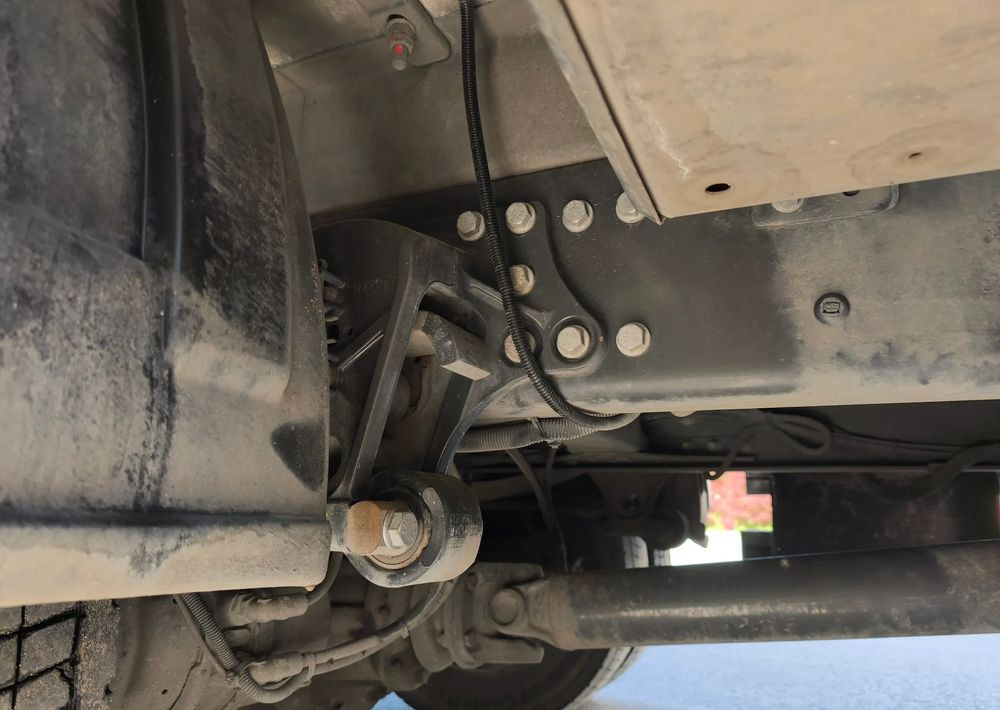 Renault GAMA D 12.210 chłodnia izoterma 14 palet poduszka - Camion frigider: Foto 4 Renault GAMA D 12.210 chłodnia izoterma 14 palet poduszka - Camion frigider: Foto 4