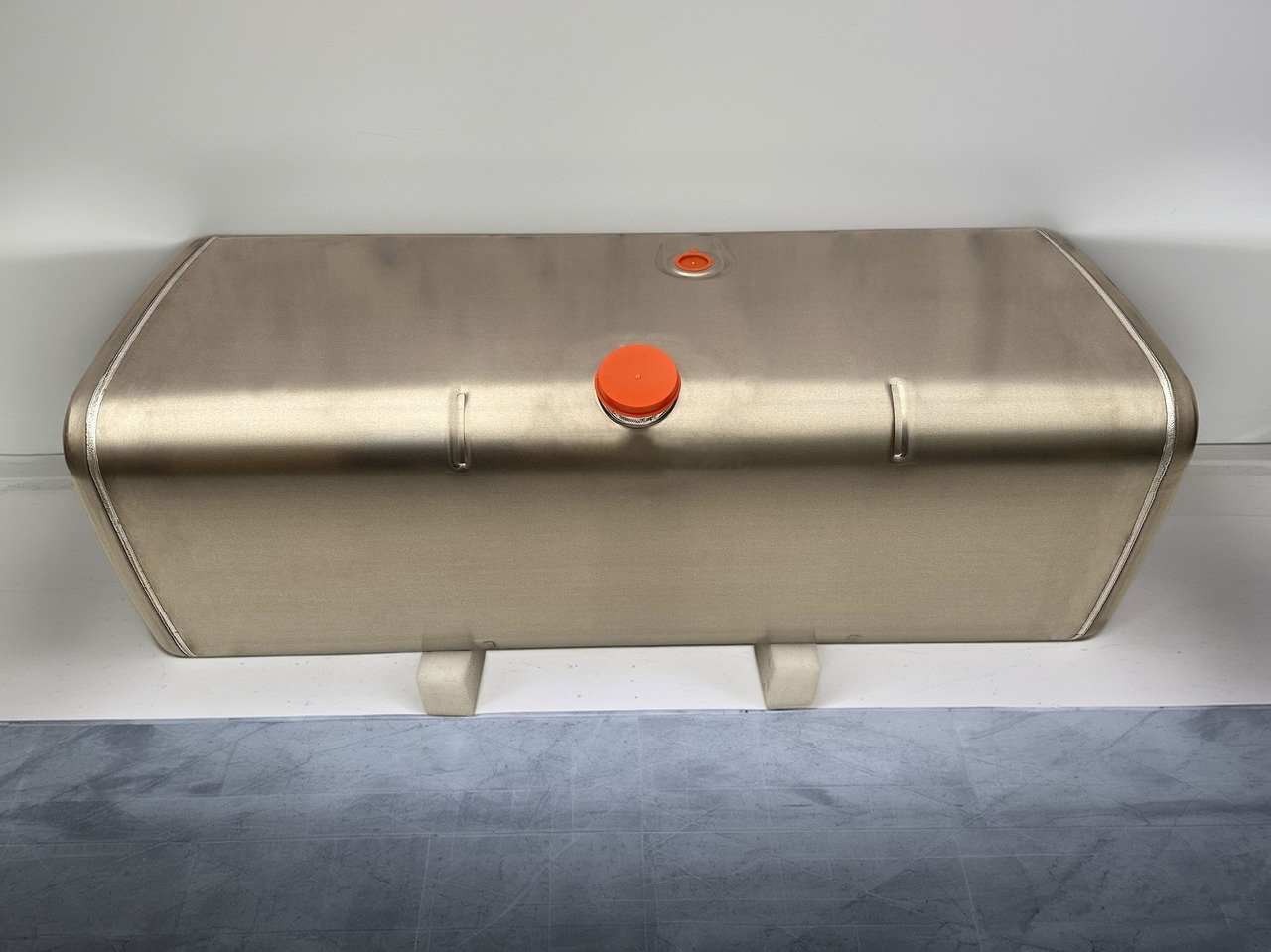 MERCEDES-BENZ - Rezervor combustibil: Foto 1 MERCEDES-BENZ - Rezervor combustibil: Foto 1