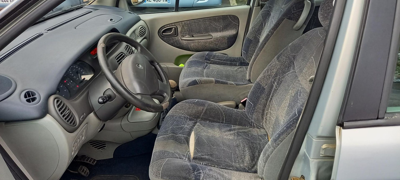 MEGANE ESSENCE (241) - Automobil: Foto 4 MEGANE ESSENCE (241) - Automobil: Foto 4