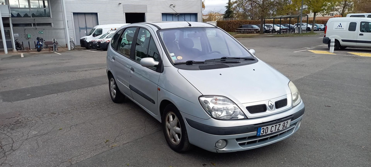MEGANE ESSENCE (241) - Automobil: Foto 1 MEGANE ESSENCE (241) - Automobil: Foto 1