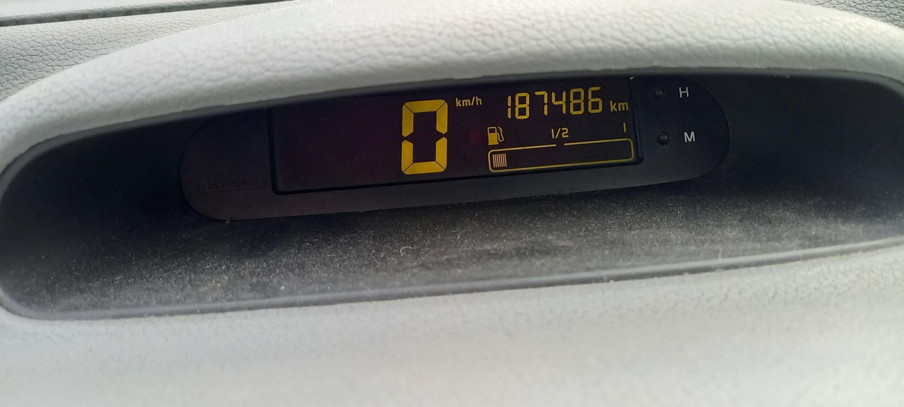 TWINGO ESSENCE (267) - Automobil: Foto 4 TWINGO ESSENCE (267) - Automobil: Foto 4