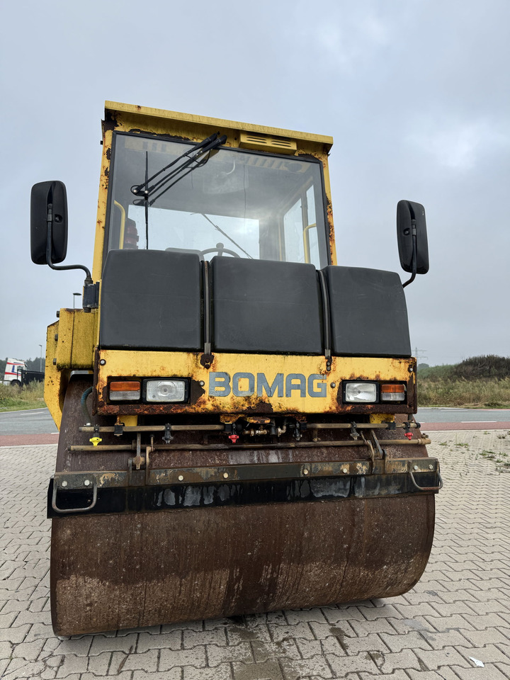 Bomag BW 151 AC-2 - Cilindru compactor mixt: Foto 3 Bomag BW 151 AC-2 - Cilindru compactor mixt: Foto 3