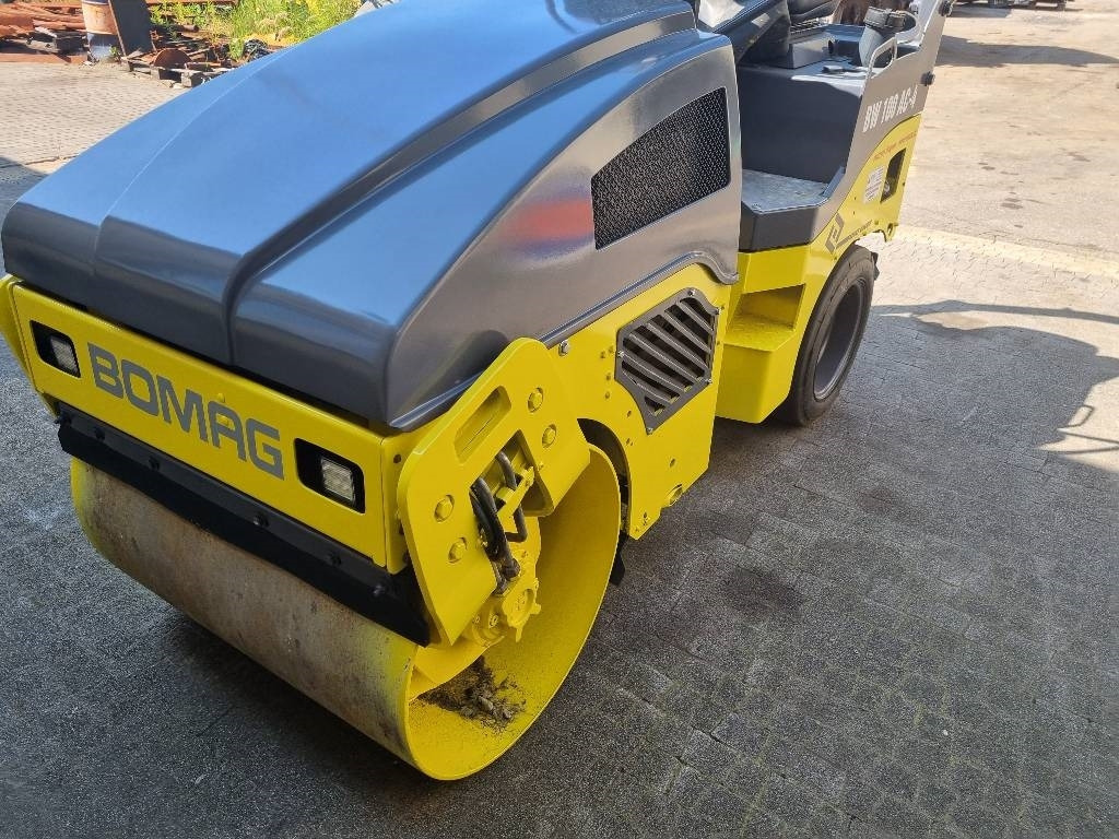 Bomag BW 100 AC-4 - Cilindru compactor mixt: Foto 1 Bomag BW 100 AC-4 - Cilindru compactor mixt: Foto 1