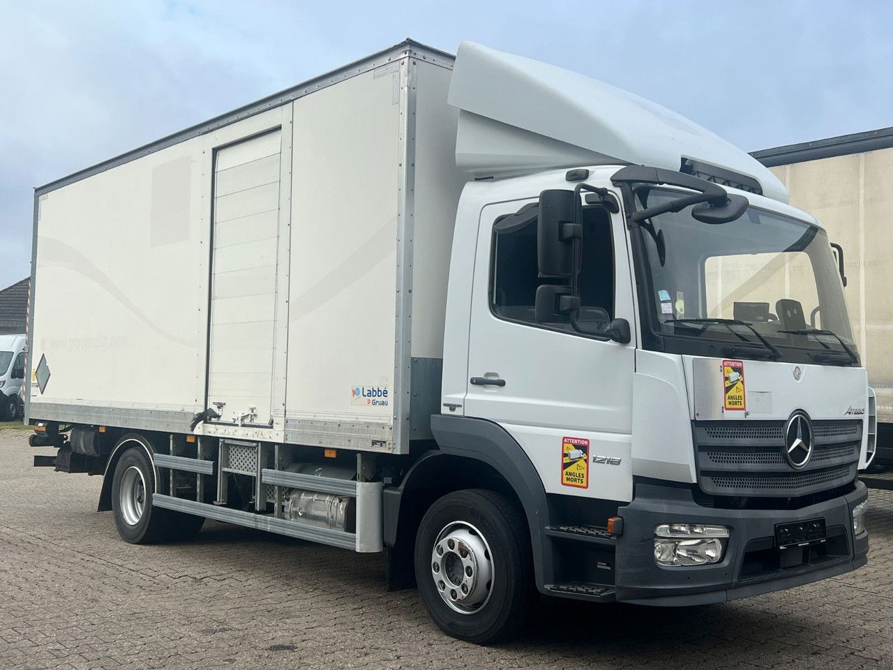 Mercedes-Benz Atego 1218 L Classic-Vermietung möglich-ADR-LBW - Camion furgon: Foto 2 Mercedes-Benz Atego 1218 L Classic-Vermietung möglich-ADR-LBW - Camion furgon: Foto 2