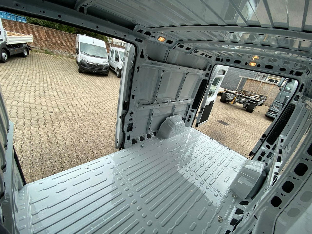 Opel Movano Cargo L3H2 - Dubă: Foto 5 Opel Movano Cargo L3H2 - Dubă: Foto 5