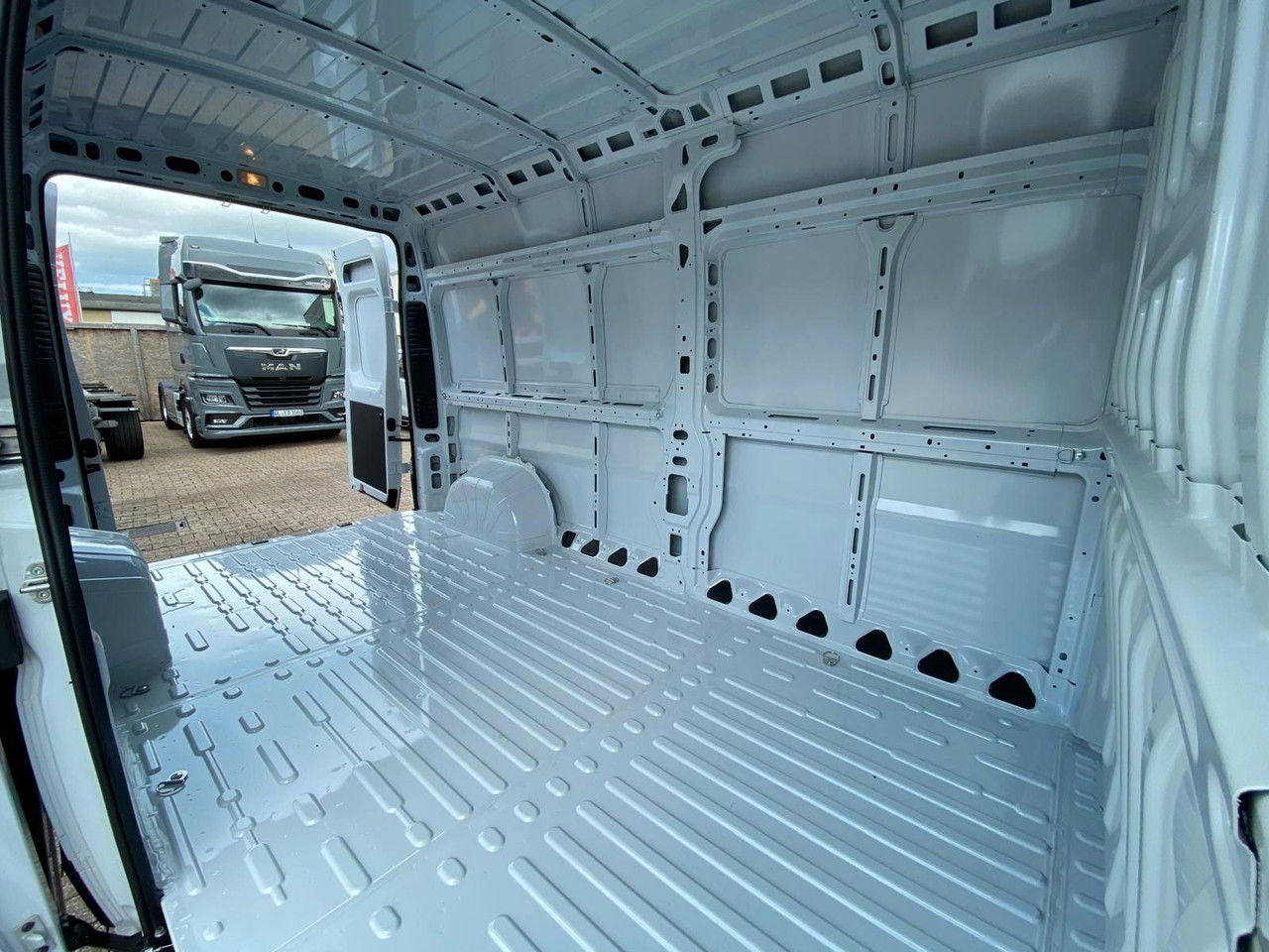 Opel Movano - Dubă: Foto 5 Opel Movano - Dubă: Foto 5