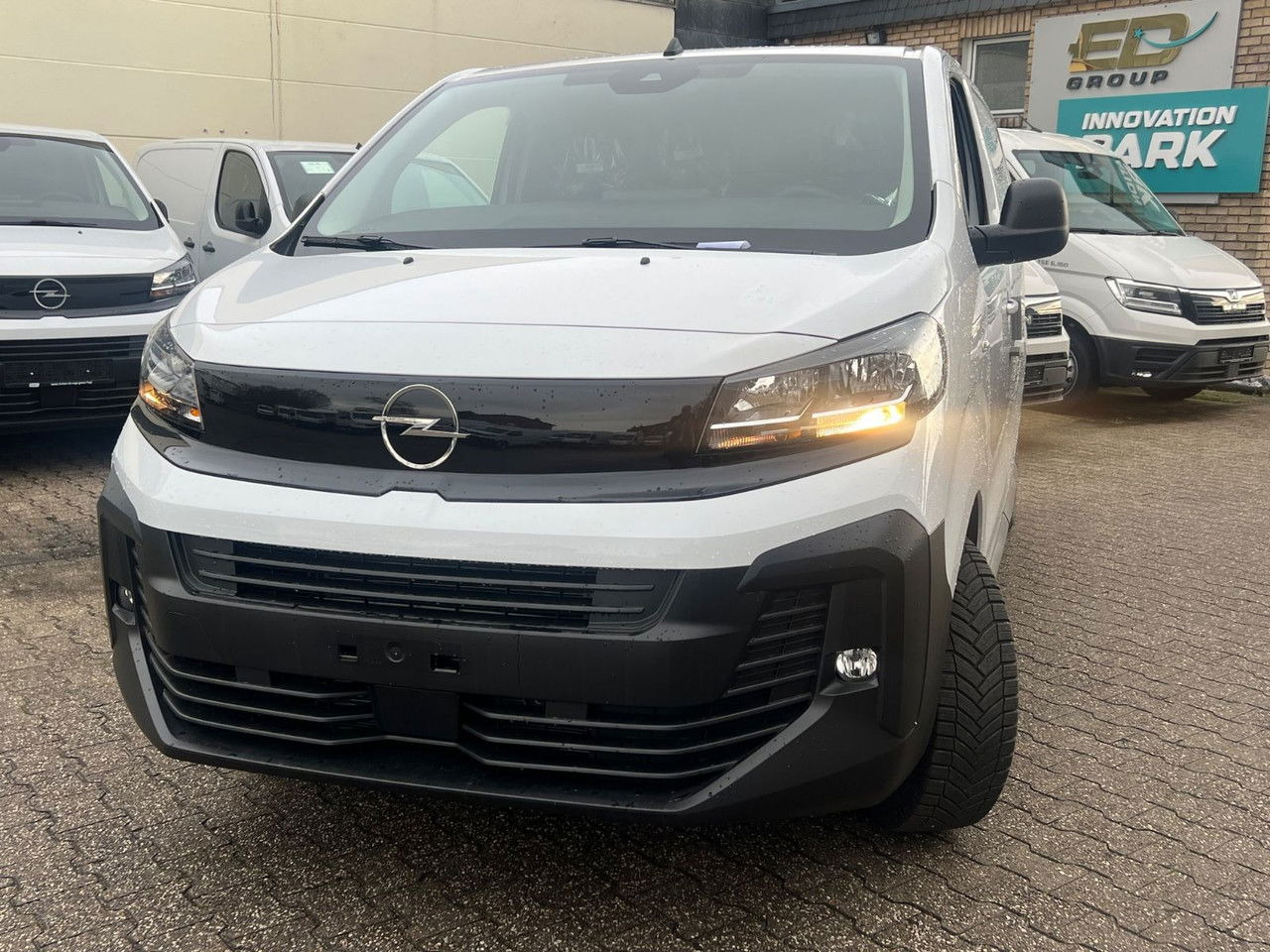 Opel Vivaro Cargo L2 H1 120 PS Allwetter AHK Rückfahr - Dubă: Foto 4 Opel Vivaro Cargo L2 H1 120 PS Allwetter AHK Rückfahr - Dubă: Foto 4