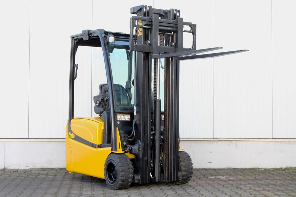 YALE ERP18VT Triplex 5,2m 1800kg - Electrostivuitor: Foto 4 YALE ERP18VT Triplex 5,2m 1800kg - Electrostivuitor: Foto 4