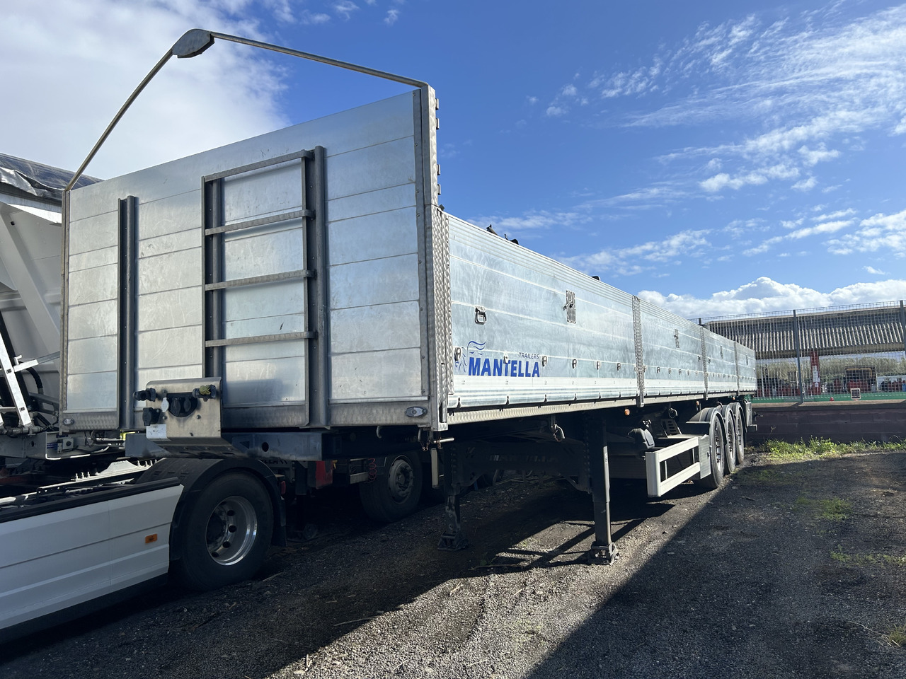 Mantella Trailers Srl SR Ribalt Bilaterale in acciaio sponde in alluminio - Semiremorcă basculantă: Foto 1 Mantella Trailers Srl SR Ribalt Bilaterale in acciaio sponde in alluminio - Semiremorcă basculantă: Foto 1