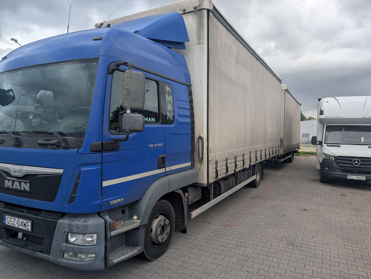MAN TGL x 3 (2*2014 + 1*2013) - Camion cu prelată: Foto 1 MAN TGL x 3 (2*2014 + 1*2013) - Camion cu prelată: Foto 1