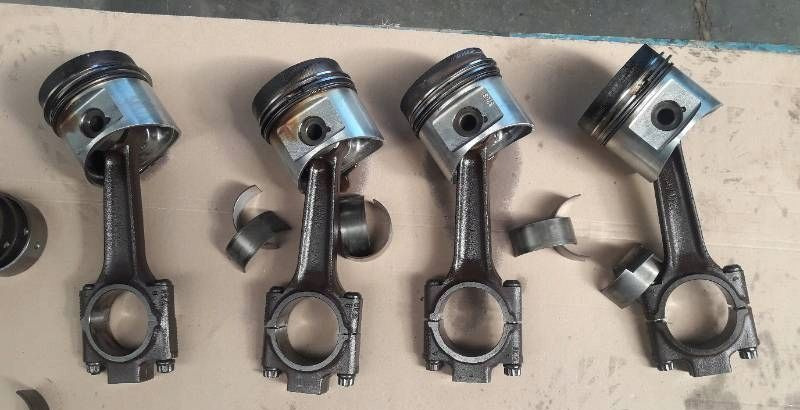 SILNIK DEUTZ F4L1011 TŁOK KOMPLETNY - Motor pentru Camion: Foto 1 SILNIK DEUTZ F4L1011 TŁOK KOMPLETNY - Motor pentru Camion: Foto 1