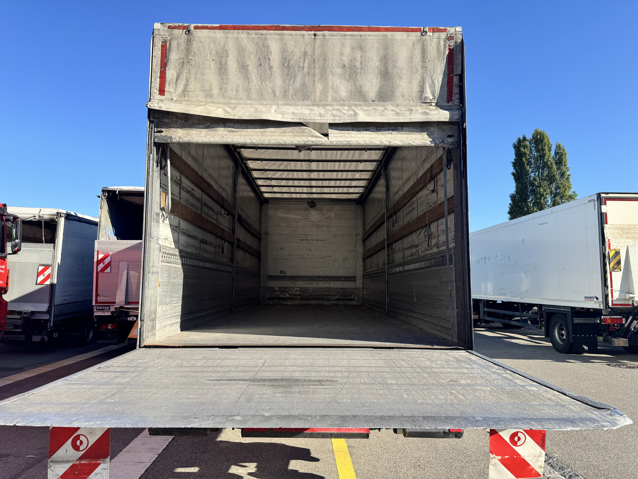 MERCEDES-BENZ Actros 1836 4x2 Blache-Hebebühne - Camion cu prelată: Foto 4 MERCEDES-BENZ Actros 1836 4x2 Blache-Hebebühne - Camion cu prelată: Foto 4
