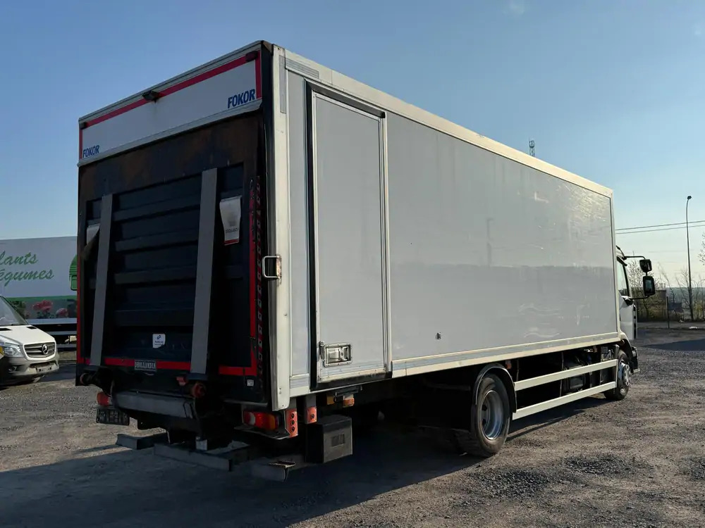 Renault D14 250 *D14 250 cv* - Camion furgon: Foto 4 Renault D14 250 *D14 250 cv* - Camion furgon: Foto 4