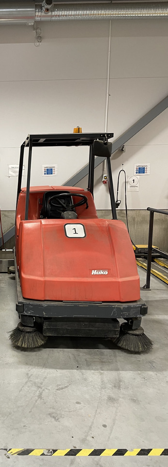 Hako Hakomatic B 1100 - Mașină de măturat industrială: Foto 1 Hako Hakomatic B 1100 - Mașină de măturat industrială: Foto 1