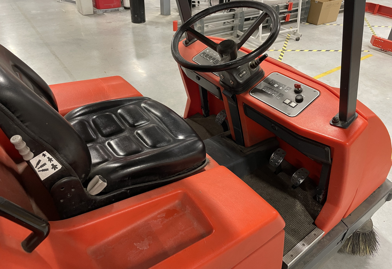 Hako Hakomatic B 1100 - Mașină de măturat industrială: Foto 3 Hako Hakomatic B 1100 - Mașină de măturat industrială: Foto 3