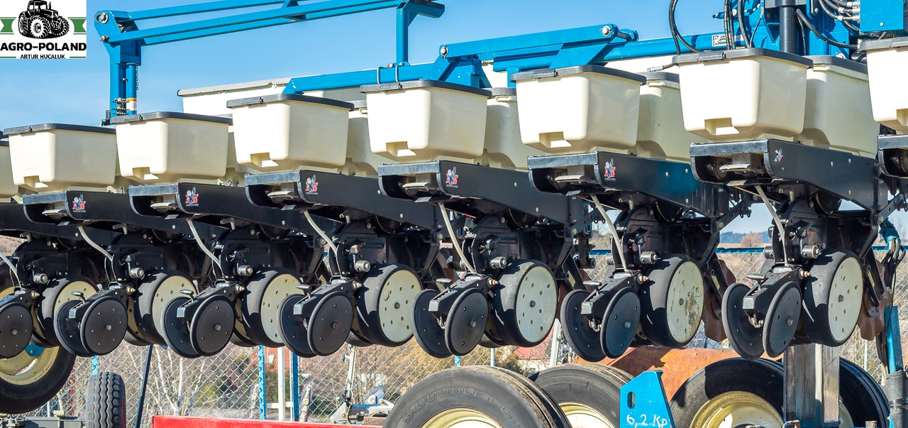 KINZE 3600 - 2006 ROK - 12 RZĘDOWY + ZBIORNIK NA NAWÓZ I MIKROELEMENTY - Semănătoare de precizie: Foto 4 KINZE 3600 - 2006 ROK - 12 RZĘDOWY + ZBIORNIK NA NAWÓZ I MIKROELEMENTY - Semănătoare de precizie: Foto 4