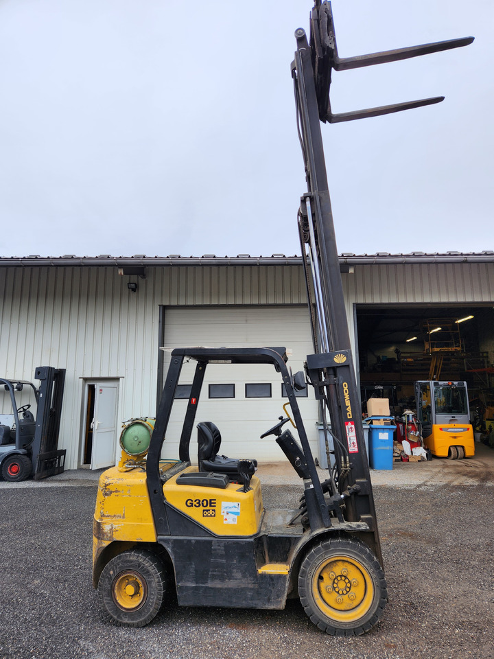 DAEWOO G30E-3 - Stivuitor GPL: Foto 3 DAEWOO G30E-3 - Stivuitor GPL: Foto 3