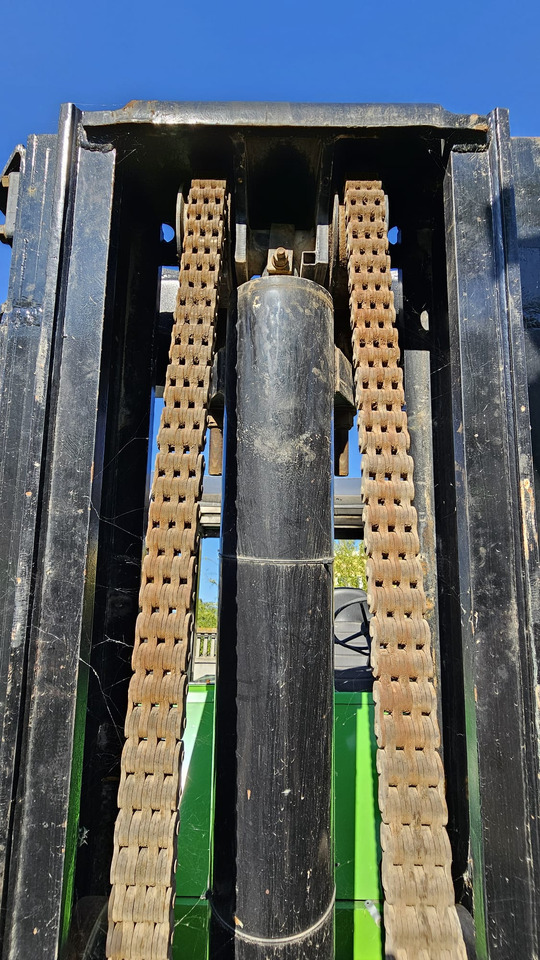 CATERPILLAR V330B - Stivuitor de teren dificil: Foto 3 CATERPILLAR V330B - Stivuitor de teren dificil: Foto 3