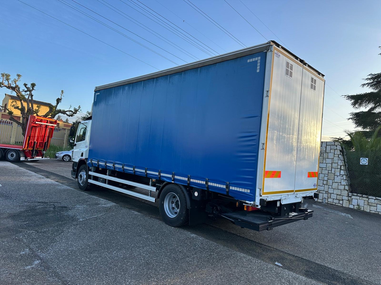 DAF CF 75.310 - Camion cu prelată: Foto 2 DAF CF 75.310 - Camion cu prelată: Foto 2