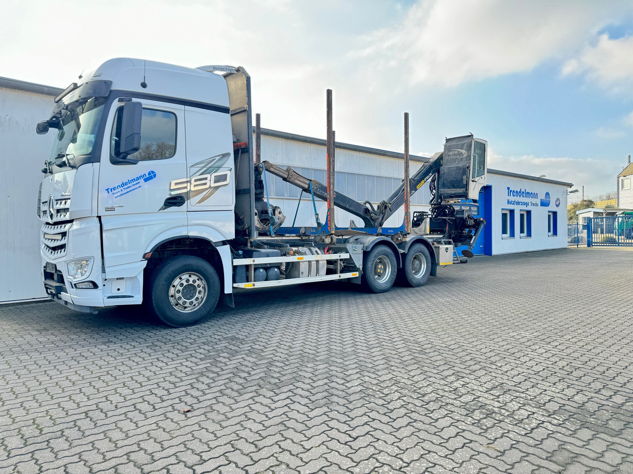 Mercedes Arocs 3358 L 6x4 Radstand 4500 Arocs 3358 L 6x4 Blatt-Luft Gefedert - Camion forestier: Foto 3 Mercedes Arocs 3358 L 6x4 Radstand 4500 Arocs 3358 L 6x4 Blatt-Luft Gefedert - Camion forestier: Foto 3