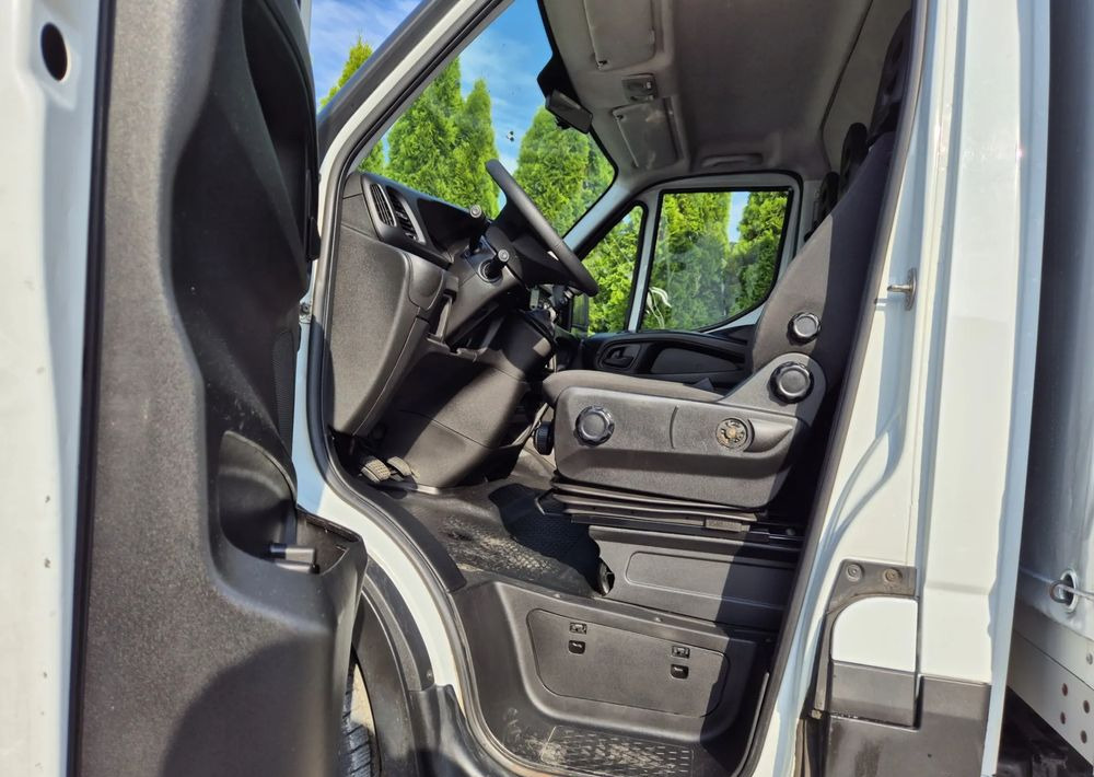 Iveco 35C15 3.0 150KM, Burto-Plandeka - Autoutilitară cu platformă: Foto 5 Iveco 35C15 3.0 150KM, Burto-Plandeka - Autoutilitară cu platformă: Foto 5