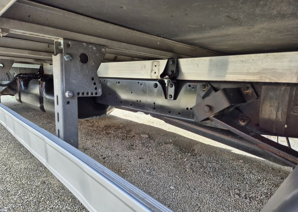 Iveco 35C15 3.0 - Autoutilitară cu platformă: Foto 4 Iveco 35C15 3.0 - Autoutilitară cu platformă: Foto 4