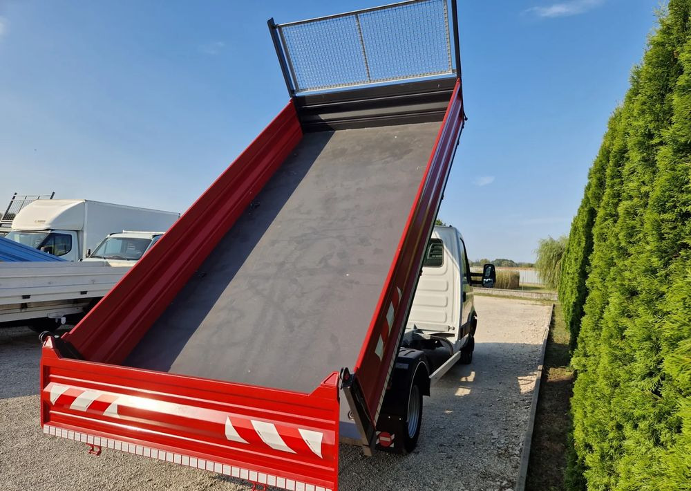 Iveco 35C15 3.0 - Autoutilitară basculantă: Foto 4 Iveco 35C15 3.0 - Autoutilitară basculantă: Foto 4