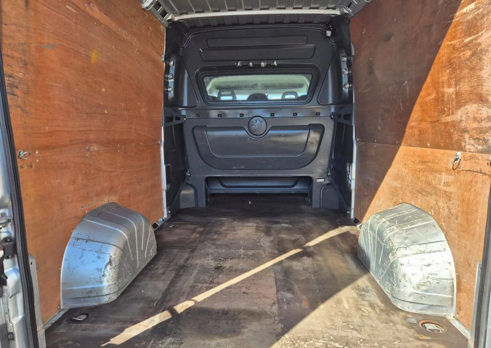 Peugeot Boxer 130KM Brygadówka L3H2 - Autoutilitară cabină dublă: Foto 4 Peugeot Boxer 130KM Brygadówka L3H2 - Autoutilitară cabină dublă: Foto 4