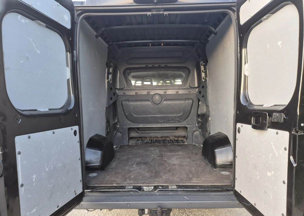 Peugeot Boxer 2.2 130KM Dubel kabina - Dubă, Autoutilitară cabină dublă: Foto 4 Peugeot Boxer 2.2 130KM Dubel kabina - Dubă, Autoutilitară cabină dublă: Foto 4
