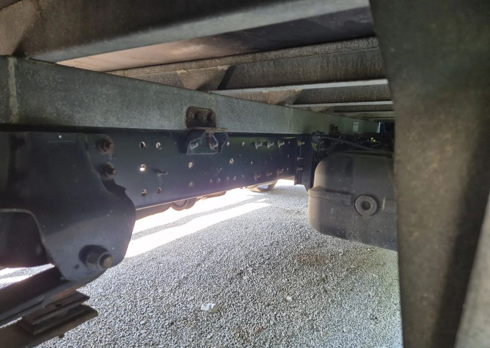 Renault D Gama 3.0Dxi 150KM Iveco Plandeka - Autoutilitară cu platformă: Foto 5 Renault D Gama 3.0Dxi 150KM Iveco Plandeka - Autoutilitară cu platformă: Foto 5