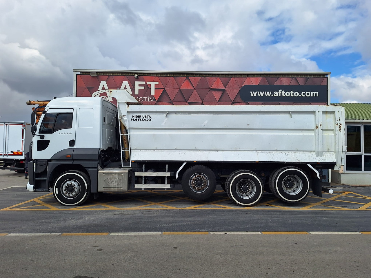 FORD 3233 S - Camion basculantă: Foto 5 FORD 3233 S - Camion basculantă: Foto 5