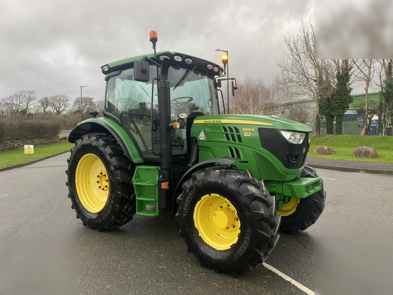 2012 JOHN DEERE 6125R - Tractor agricol: Foto 1 2012 JOHN DEERE 6125R - Tractor agricol: Foto 1