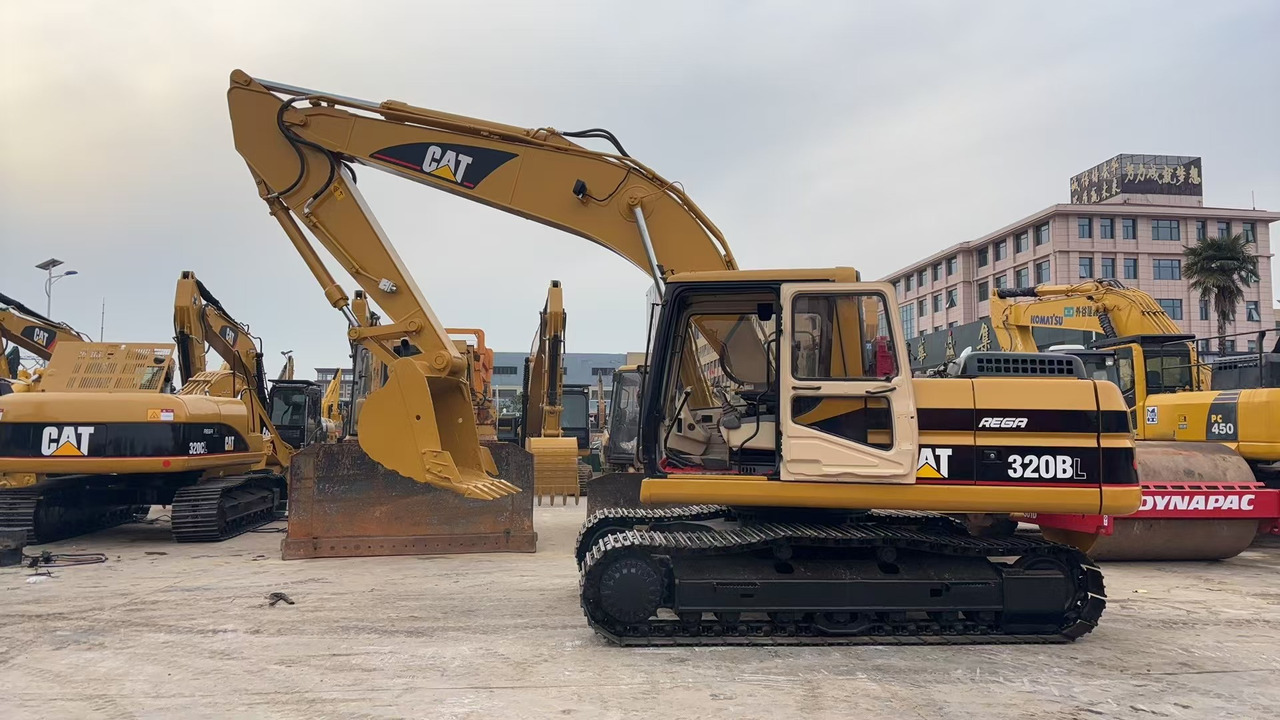 CATERPILLAR 320BL used excavator low price for sale caterpillar - Excavator pe şenile: Foto 1 CATERPILLAR 320BL used excavator low price for sale caterpillar - Excavator pe şenile: Foto 1