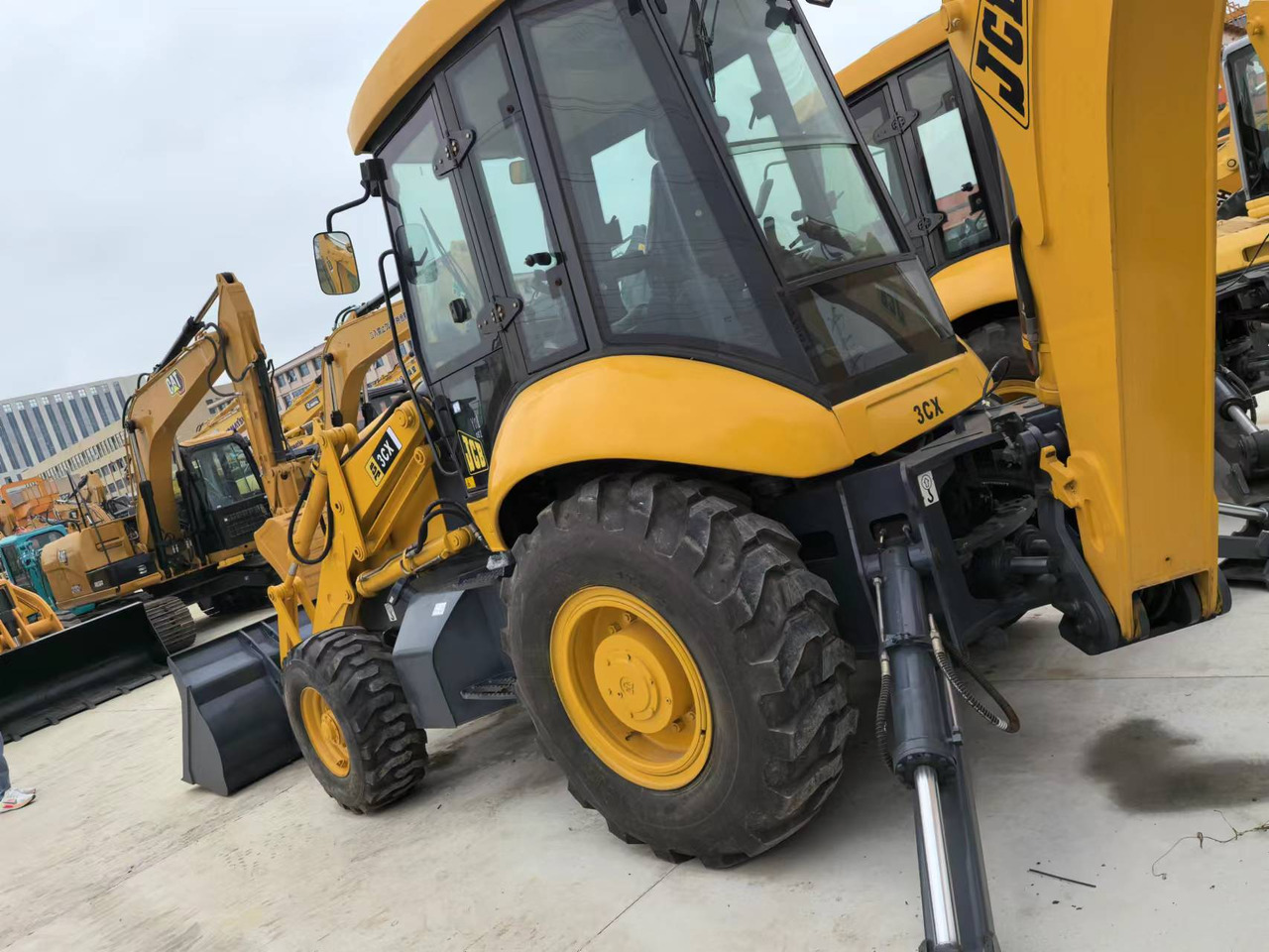 JCB 3CX backhoe loader TLB versatile machine multiple attachment options - Buldoexcavator: Foto 5 JCB 3CX backhoe loader TLB versatile machine multiple attachment options - Buldoexcavator: Foto 5