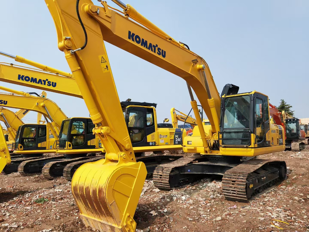 KOMATSU pc210-8 used crawler excavator japan brand hot sale - Excavator pe şenile: Foto 3 KOMATSU pc210-8 used crawler excavator japan brand hot sale - Excavator pe şenile: Foto 3