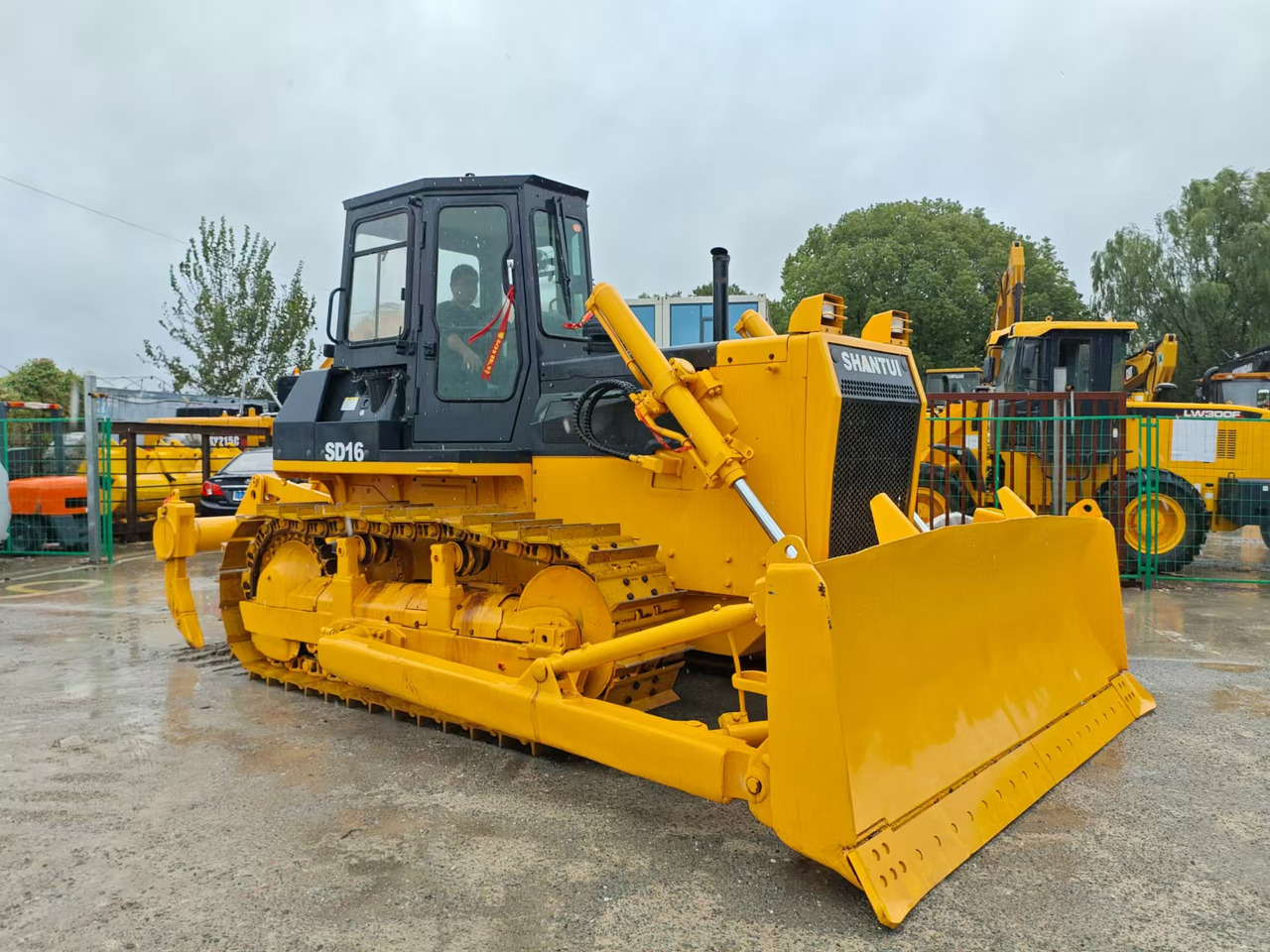 SHANTUI sd16 bullldozer made in china low price for sale - Buldozer: Foto 1 SHANTUI sd16 bullldozer made in china low price for sale - Buldozer: Foto 1