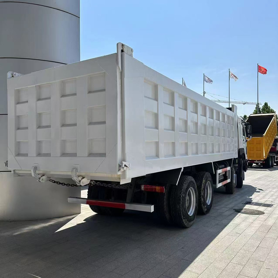SINOTRUK howo 371 8x4 dump truck - Camion basculantă: Foto 2 SINOTRUK howo 371 8x4 dump truck - Camion basculantă: Foto 2
