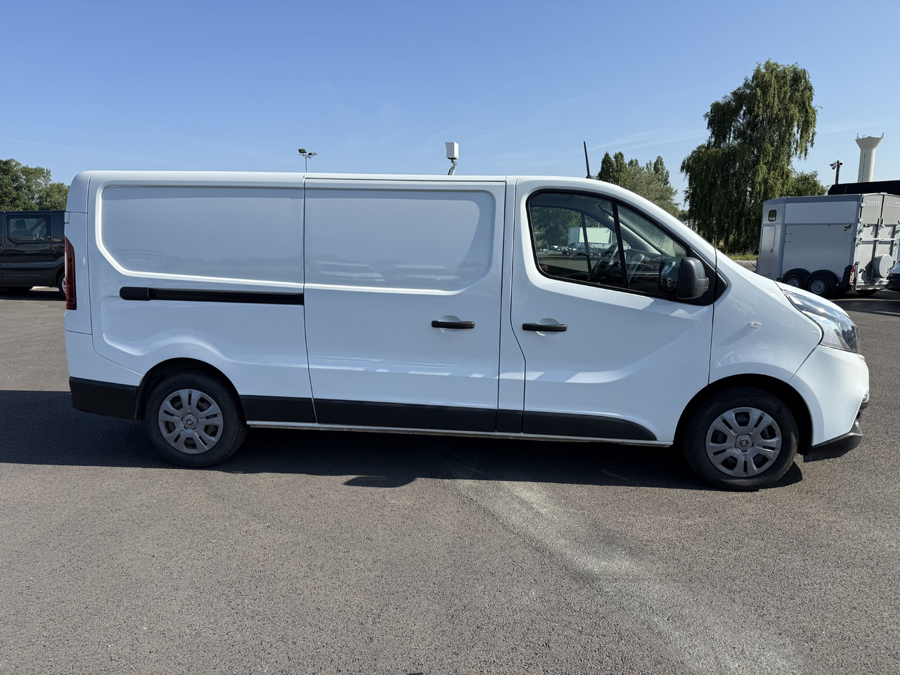 FIAT TALENTO 1T3 LH1 2.0MULTIJET120 PRO LOUNGE + ATTELAGE ET KIT BOIS COMPLET - Dubă: Foto 4 FIAT TALENTO 1T3 LH1 2.0MULTIJET120 PRO LOUNGE + ATTELAGE ET KIT BOIS COMPLET - Dubă: Foto 4