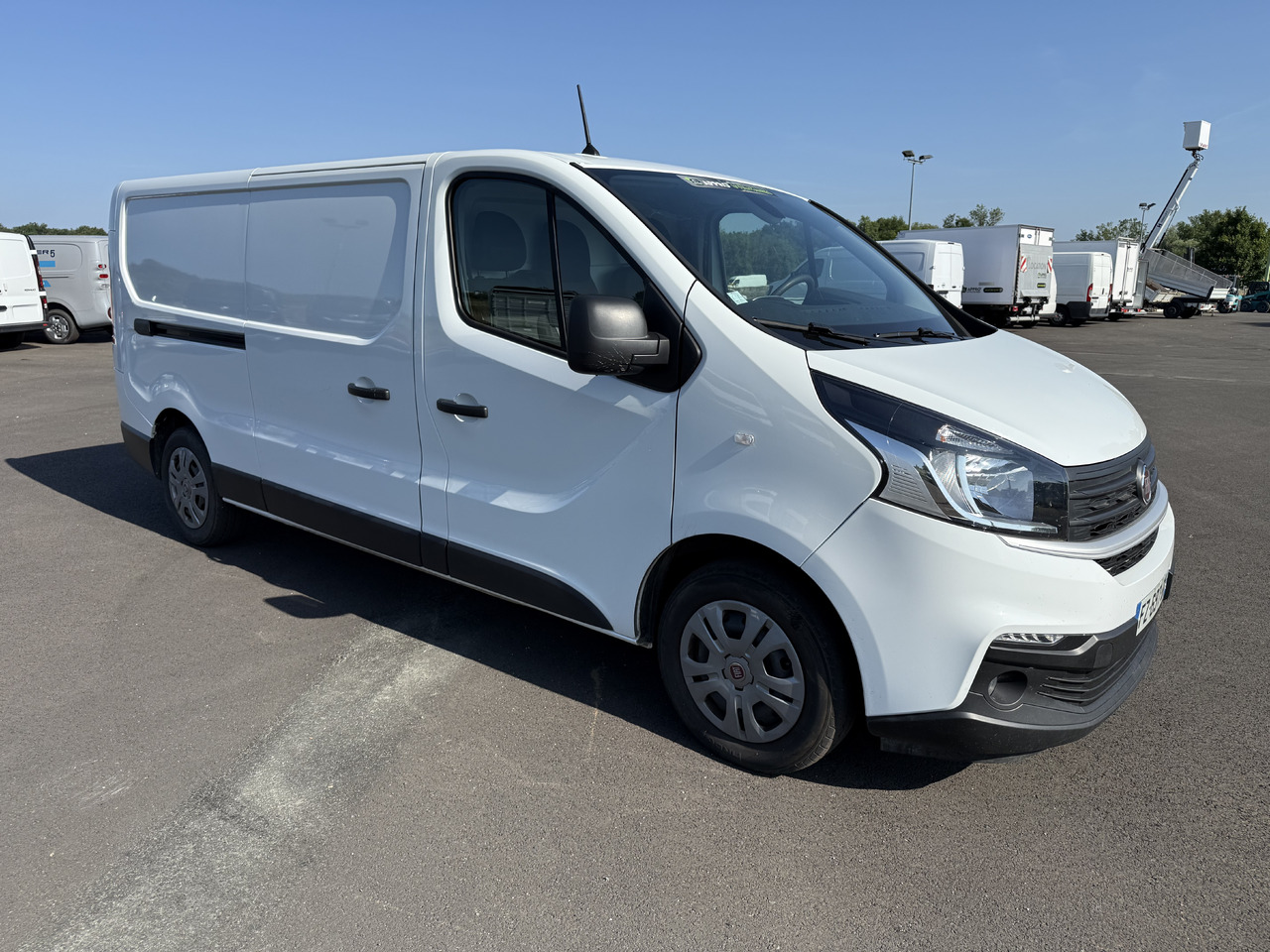 FIAT TALENTO 1T3 LH1 2.0MULTIJET120 PRO LOUNGE + ATTELAGE ET KIT BOIS COMPLET - Dubă: Foto 1 FIAT TALENTO 1T3 LH1 2.0MULTIJET120 PRO LOUNGE + ATTELAGE ET KIT BOIS COMPLET - Dubă: Foto 1