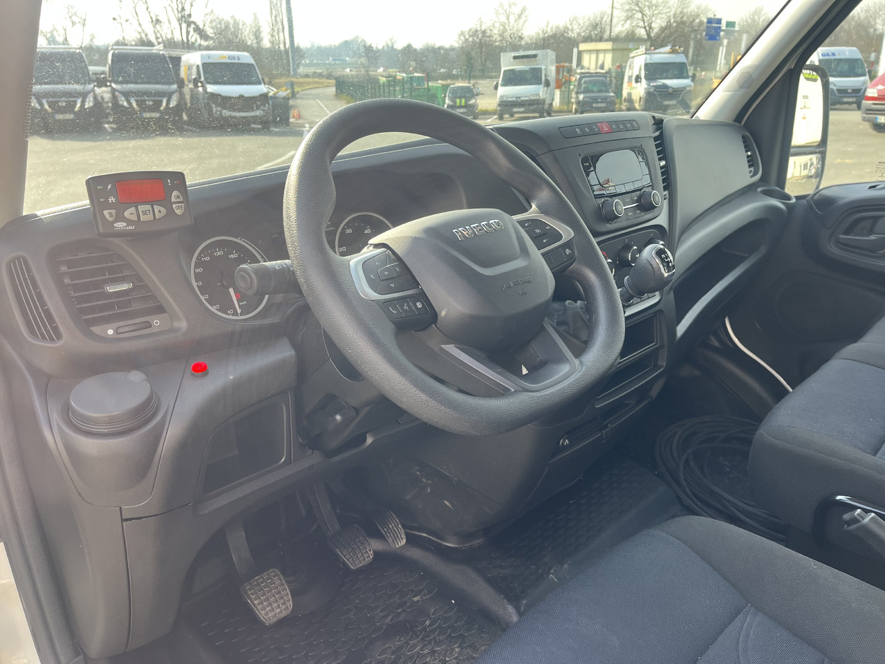 Autoutilitară frigorifica IVECO DAILY 35S14 FRIGORIFIQUE FRCX: Foto 6 Autoutilitară frigorifica IVECO DAILY 35S14 FRIGORIFIQUE FRCX: Foto 6