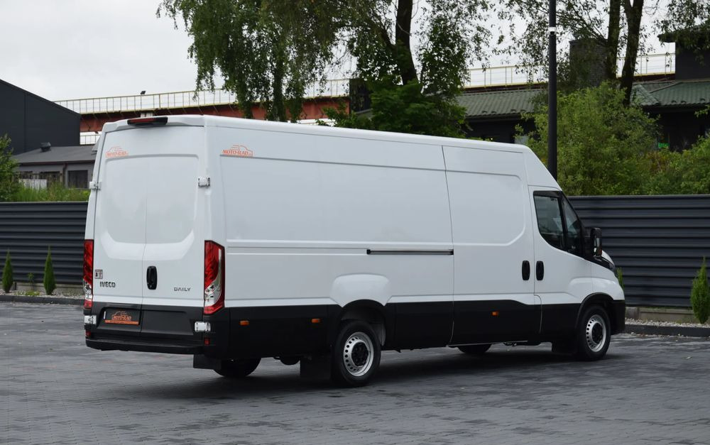 Iveco DAILY MAXI 35S16 / 2.3 - 160 KM / AUTOMAT HI-MATIC / NOWY MODEL / 3 OSOBY / DOSTAWCZE / BLASZAK / KLIMA / CZUJNIKI COFANIA / NISKI PRZEBIEG / 2022 / SERWISOWANY / Z NIEMIEC - Dubă: Foto 5 Iveco DAILY MAXI 35S16 / 2.3 - 160 KM / AUTOMAT HI-MATIC / NOWY MODEL / 3 OSOBY / DOSTAWCZE / BLASZAK / KLIMA / CZUJNIKI COFANIA / NISKI PRZEBIEG / 2022 / SERWISOWANY / Z NIEMIEC - Dubă: Foto 5